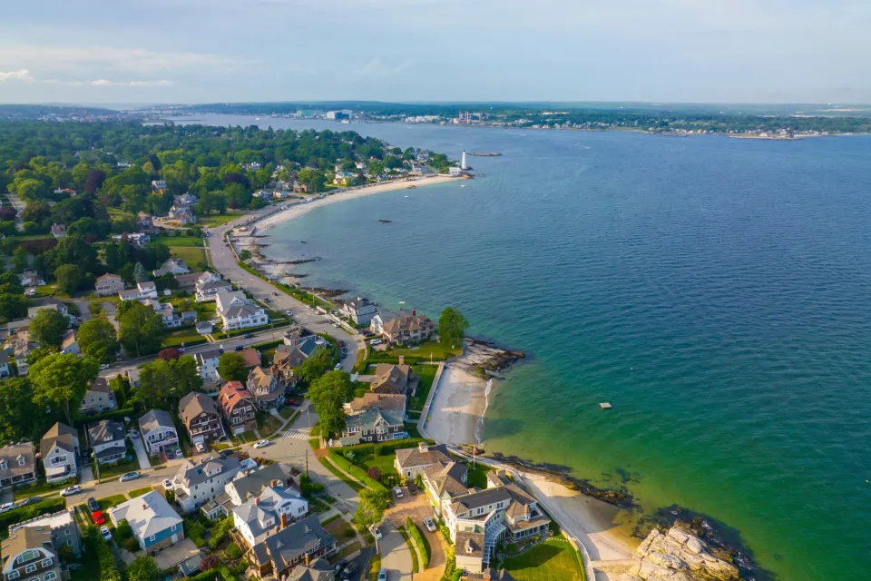 Large beachside homes in New London, Connecticut